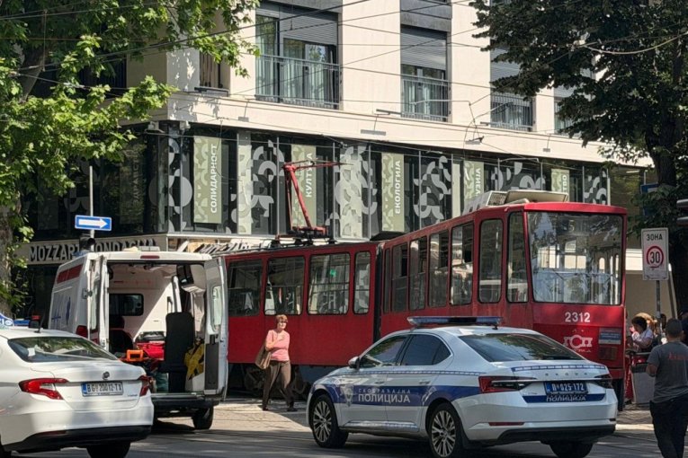 Teška nesreća u ulici Cara Dušana na Dorćolu (FOTO)