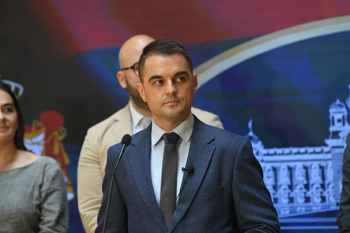 SRCE: Paunović neuspešno pokušava da objasni broj starijih od 100 godina, RFZO ćuti