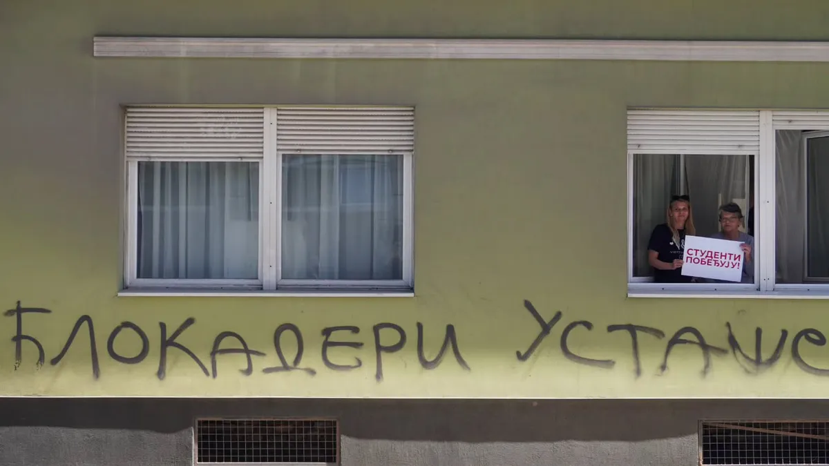 Beograd postao talac organizovanog vandalizma i oglasna tabla sa predizbornim porukama SNS