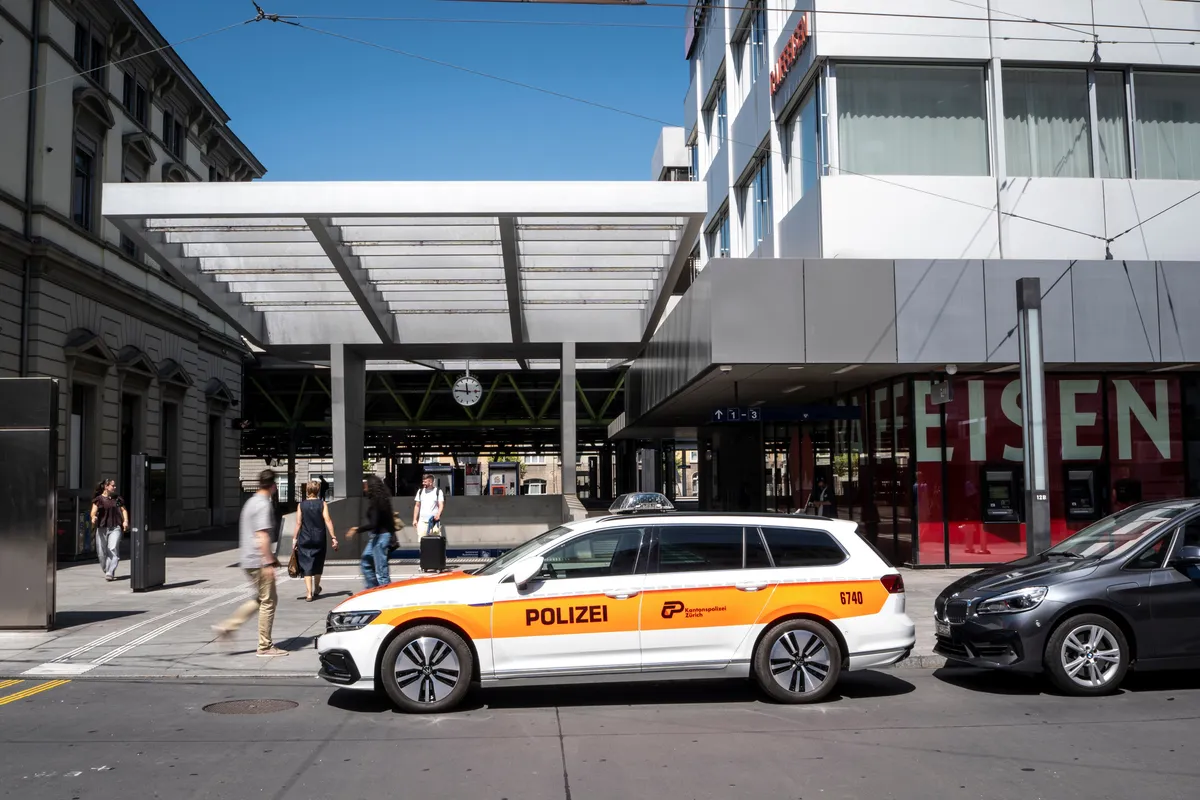 Troje ljudi izbodeno nožem u napadu na železničkoj stanici u Švajcarskoj, napadač uhapšen
