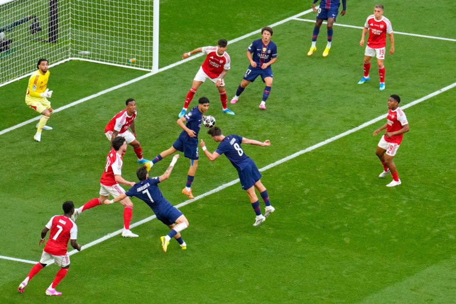 PENAL ZA PSŽ: Fudbaleri Arsenala opkolili sudiju!