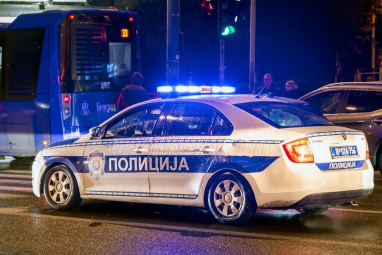 Policija na nogama, traži se crni BMW!