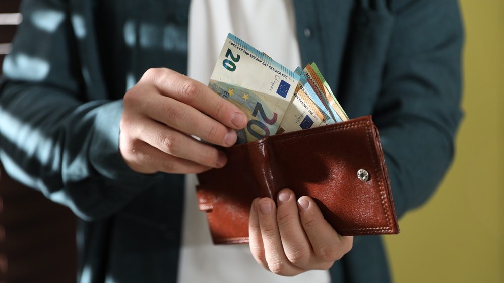 „Pravo pitanje je koliko ćemo moći više da kupimo za tih 1.400 evra“: Da li će prosečna plata stići obećani nivo do kraja 2027? – Ekonomija