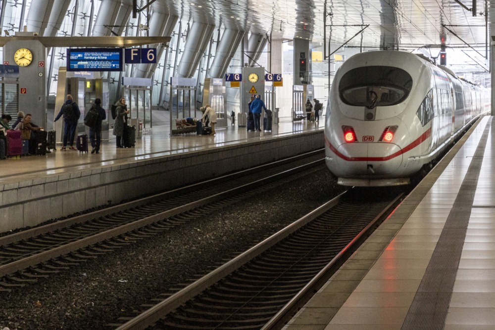 Vozovi zaustavljeni širom Nemačke zbog problema sa komunikacionim sistemom – Ekonomija