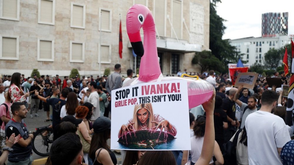 „Situacija podseća na Divlji zapad“: Hoće li albanski flamingosi preživeti planove Trampovih? – Svet