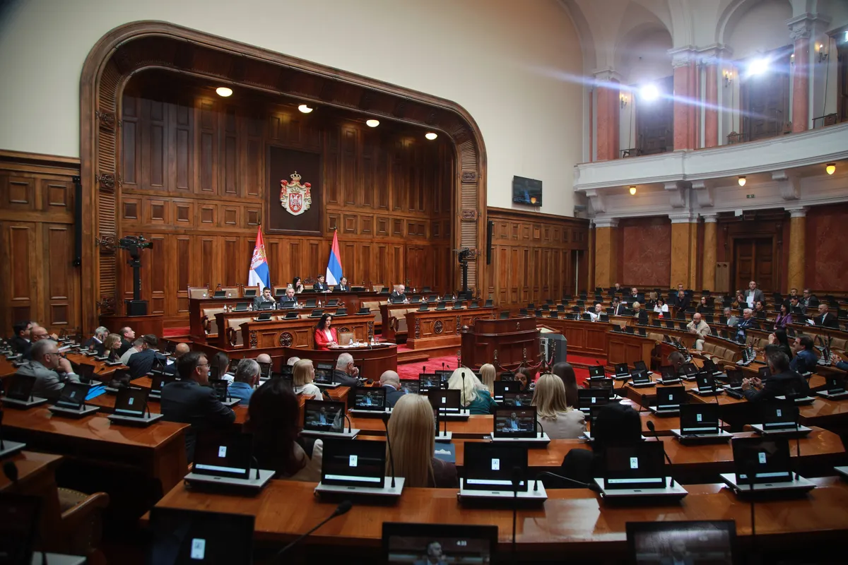 BLOG UŽIVO „Ko će da odgovara za to što ste četiri meseca primenjivali zakone koji nisu po Ustavu“: Opozicija pita, vlast izbegava odgovore