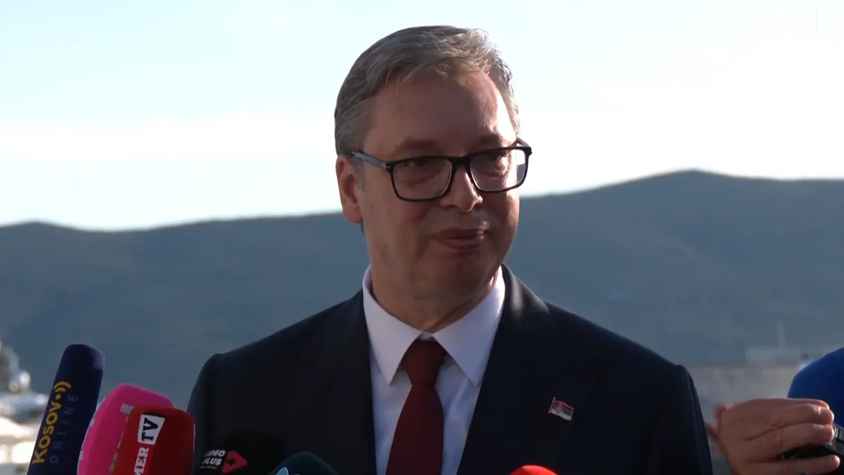 Vučić: Čarter let za Tivat organizovao neko iz mog okruženja
