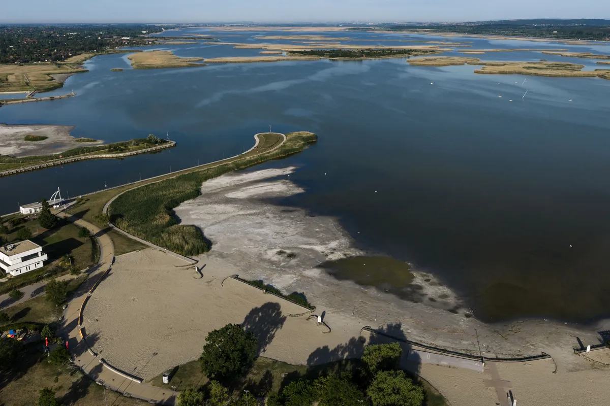 (FOTO) Treće najveće jezero u Mađarskoj umire