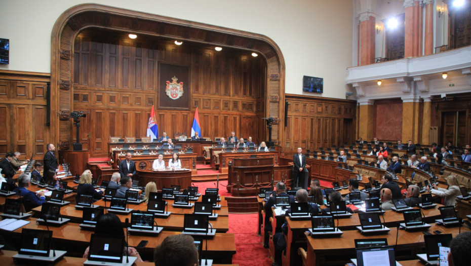 Skupština Srbije nastavlja vanredno zasedanje