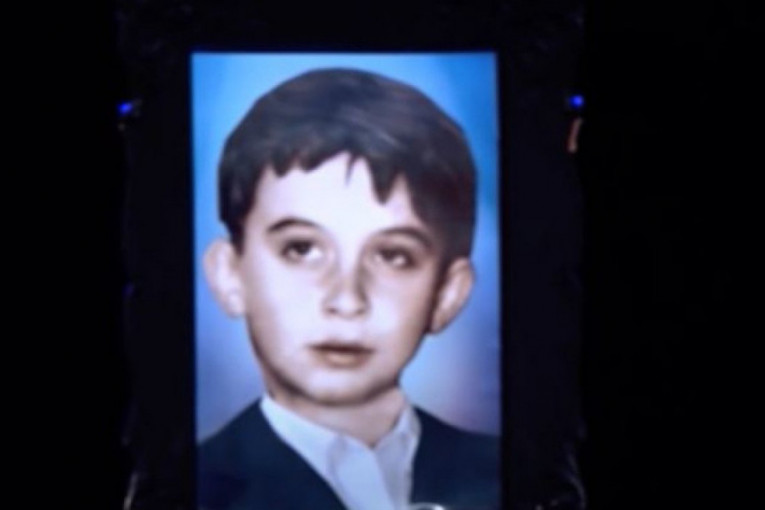 DEČAK (11) PRONAĐEN MASAKRIRAN NA GROBLJU!